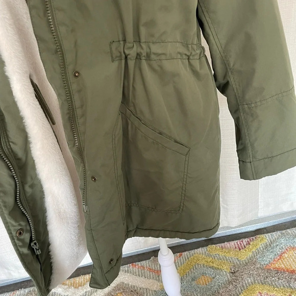 COPY - Women's Old Navy Faux Fur Lined Snow Jacket - Sz. L - Picture 7 of 8